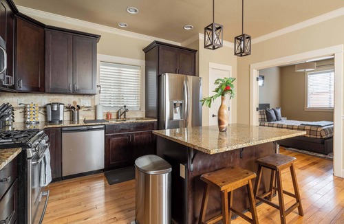 King House | Luxury Home Great Location 4BR Sleeps 12