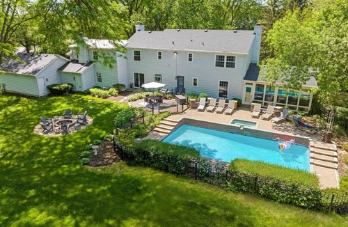 Fox Valley House | Luxury Home: Heated Pool, Hot Tub (Open!), 4Kings