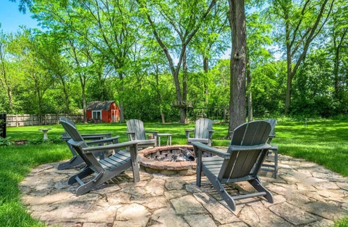 Fox Valley House | Luxury Home: Heated Pool, Hot Tub (Open!), 4Kings