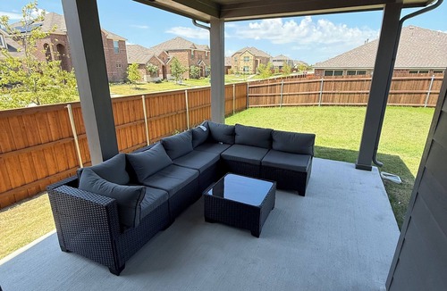 Elmo House | Luxury Home in Crandall – Near Forney & 30 Mins to Dallas