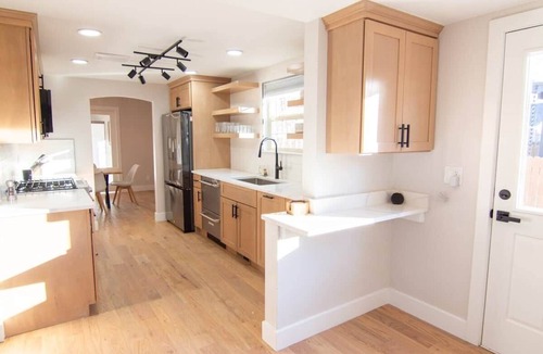 Hale House | luxury Home In Great Location