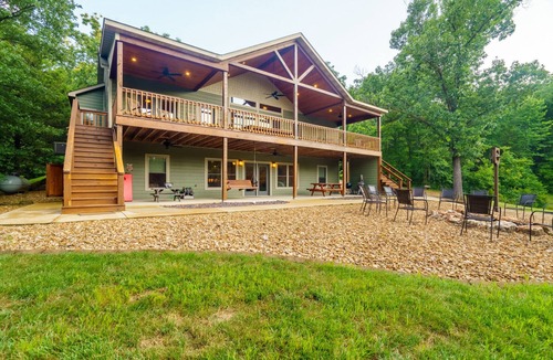 Steelville House | Luxury Home in Woods w/Easy Access to Large Private Gravel Bar on Meramec River
