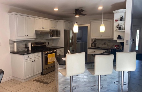 Sarnia House | Luxury Home Near 402 Whirlpool Suite, Fireplace, Full Kitchen & EV Charger