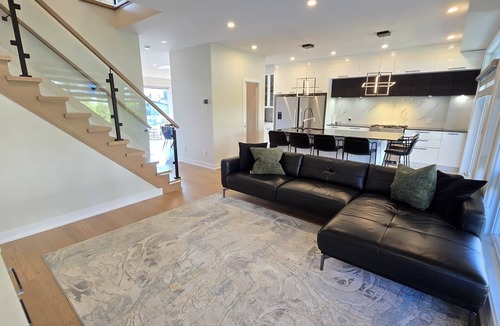 Plateau House | Luxury Home - Near Downtown Ottawa