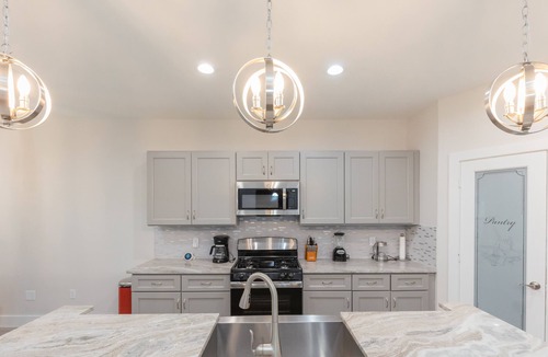Southeast Houston House | Luxury Home near Downtown, Medical Center, Galleria in the heart of Houston!