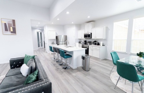 Dallas House | Luxury Home Near Downtown Dallas – 3BR/3.5BA, Pet-Friendly, Fast WiFi