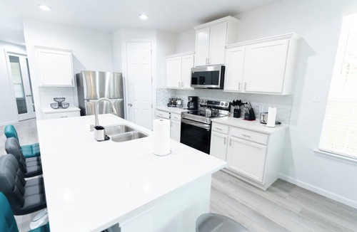 Dallas House | Luxury Home Near Downtown Dallas – 3BR/3.5BA, Pet-Friendly, Fast WiFi