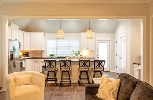 College Station House | Luxury Home Near Kyle Field & Expo Center