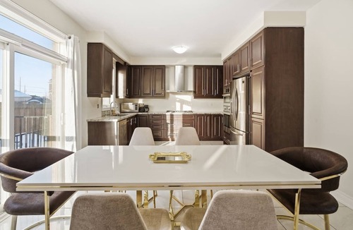 Brampton House | Luxury Home near Toronto