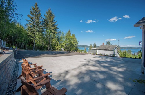 Shelton House | Luxury Home Retreat-Sweeping Views + Large Hot Tub