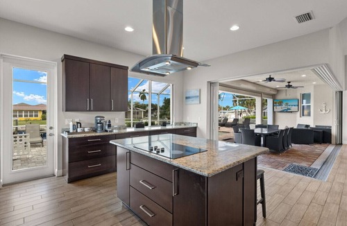 Yacht Club House | Luxury home w/2 suites, LARGE pool, spa, lanai. Quick gulf access! 6 Bikes! EV!