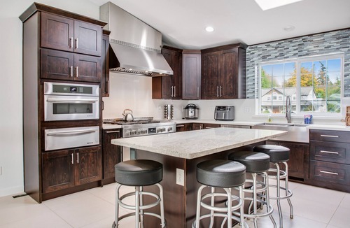 Priest Point House | Luxury Home w/Exercise Pool & Hot Tub, Free WiFi, Fire Pit, Deck, & Game Room