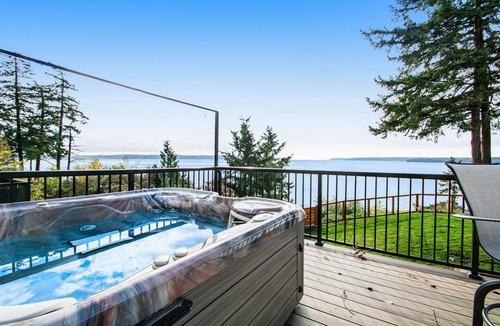Priest Point House | Luxury Home w/Exercise Pool & Hot Tub, Free WiFi, Fire Pit, Deck, & Game Room
