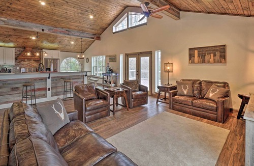 Oklahoma County House | Luxury Home w/Pool + Forest Vistas - 29 Mi to OKC!