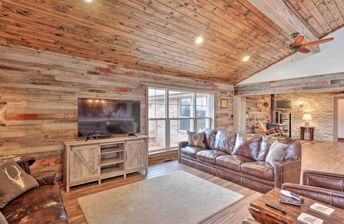 Oklahoma County House | Luxury Home w/Pool + Forest Vistas - 29 Mi to OKC!
