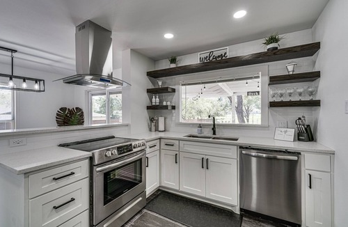 Irving House | Luxury Home w/Volleyball, Golf, & Sports