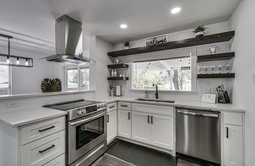 Irving House | Luxury Home w/Volleyball, Golf, & Sports
