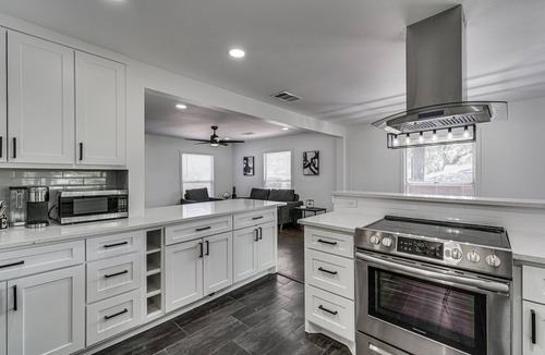 Irving House | Luxury Home w/Volleyball, Golf, & Sports
