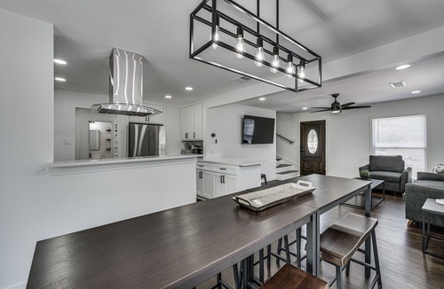 Irving House | Luxury Home w/Volleyball, Golf, & Sports