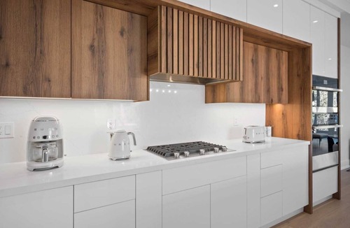Richmond Hill House | Luxury Home with Sauna, Patio & Backyard Near Lake