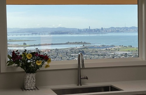 El Cerrito House | Luxury Home With Dramatic bay Views