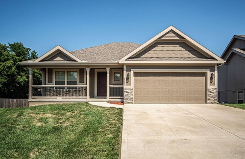 Kansas City House | Luxury Home with Entertainment Room & Pool Table