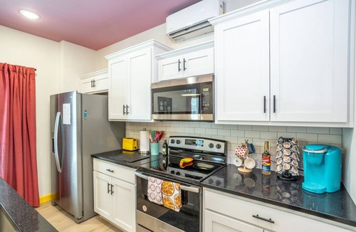 Waynesville Apartment | Luxury Home with Hot Tub Near Ft. Leonard Wood