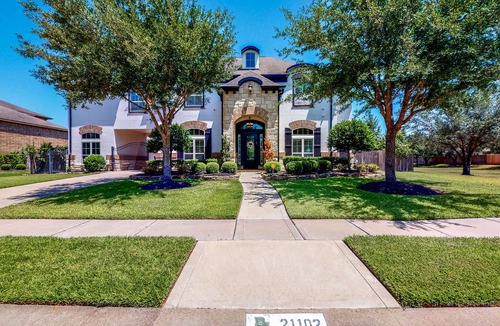 Cypress House | Luxury Home with Home Gym, Outdoor & Gourmet Kitchen