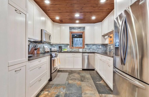 Severna Park House | Luxury Home with Pool for 20