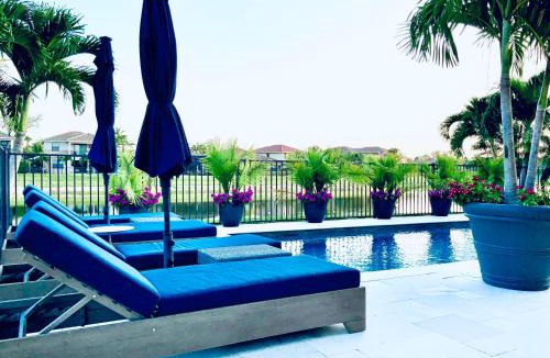 Naples House | Luxury Home with Pool & Spa