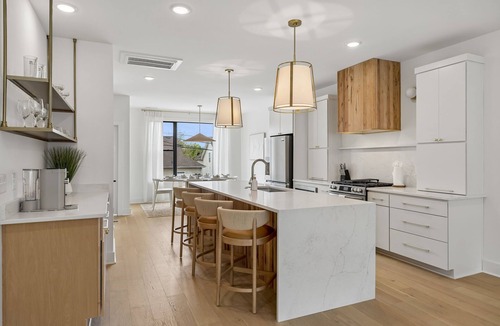 Hurwood Heights Condo | Luxury home with rooftop hot tub & panoramic views
