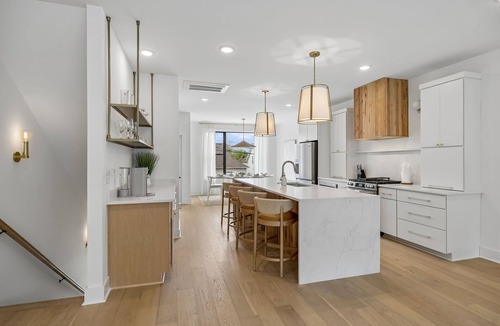 Hurwood Heights Condo | Luxury home with rooftop hot tub & panoramic views