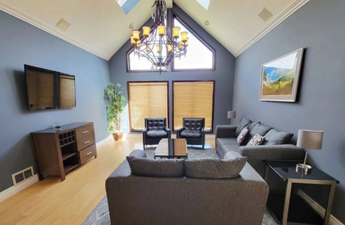 Pomona House | Luxury Home + XL Pool near NYC/Harriman State Park