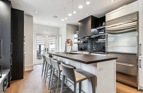 Yorkville House | Luxury Home Yorkville 3bed3bath