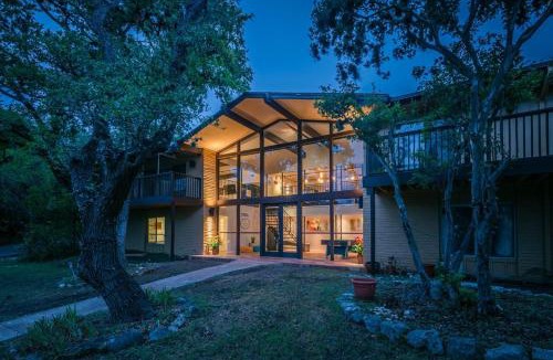 Wetmore House | Luxury House by Fiesta Texas & Seaworld with POOL