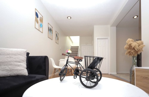 Transcona House | Luxury house for an amazing stay in Winnipeg. Pet friendly!