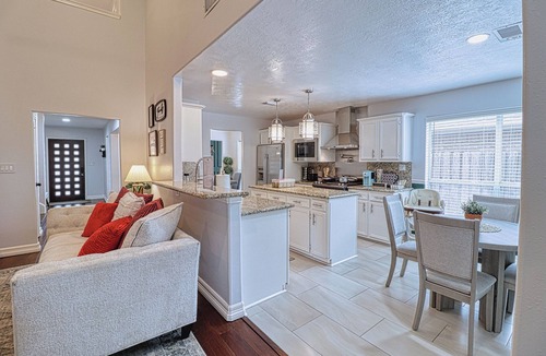 Stafford House | Luxury House-Gameroom-Arcade-Kid Games-Sleep 12-Houston-Sugarland