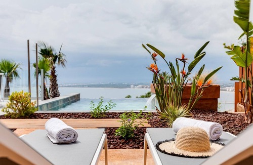 Roses Town Center House | Luxury House in Roses with Private Pool and Pets Allowed