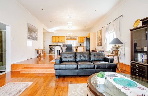 Saint-Hubert House | Luxury House Near Montreal – Self Check-In & Free parking