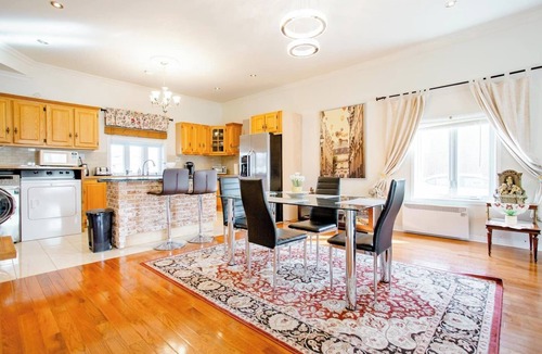 Saint-Hubert House | Luxury House Near Montreal – Self Check-In & Free parking
