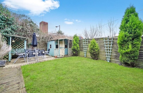 Willen House | Luxury House - Pool Table, FastWifi & Free Parking