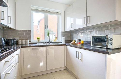 Milton Keynes House | Luxury House Sleeps 10 PoolTable FreeParking