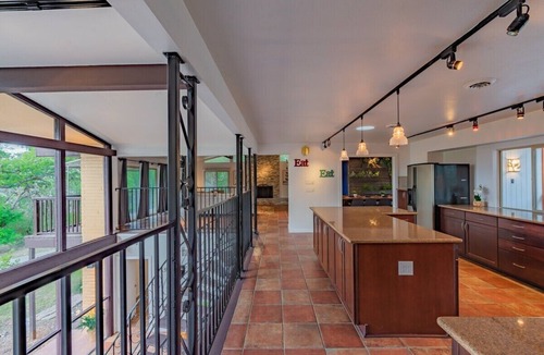 Wetmore House | Luxury House with a Huge Pool & Game Room by Fiesta Texas & Seaworld