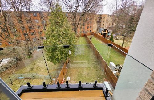 Woodbine Gardens House | Luxury House with Open Living Space