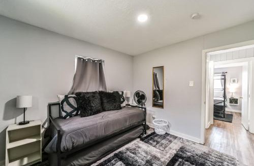 Greater Third Ward Apartment | Luxury Houston's Vacation! Next to Houston Museum