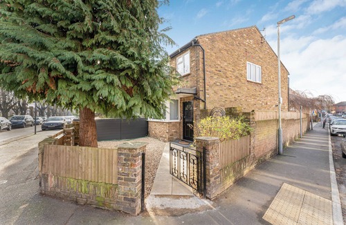 Yiewsley House | Luxury Hub a short ride from Heathrow