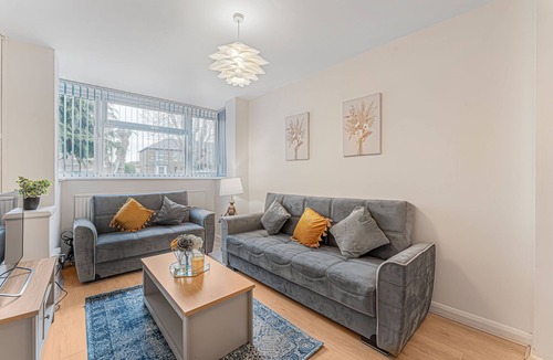 Yiewsley House | Luxury Hub a short ride from Heathrow