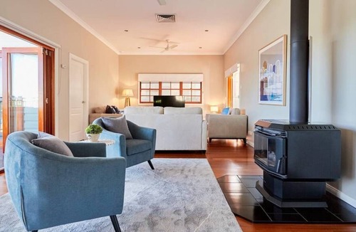 Cessnock House | Luxury Hunter House - Winery Experience