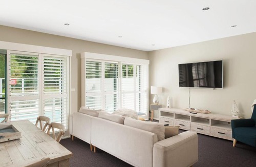 Salamander Bay Apartment | Luxury in Oaks Pacific Blue!