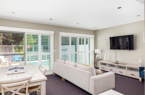 Salamander Bay Apartment | Luxury in Oaks Pacific Blue!